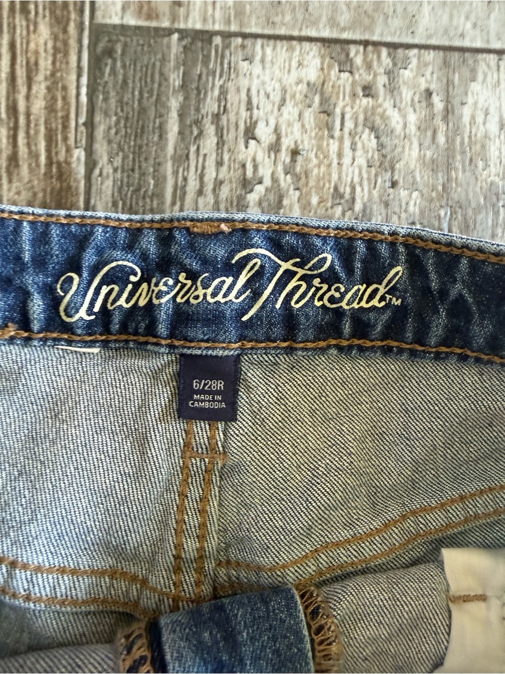 2 for $15 sale: Universal thread medium wash cut off jean shorts / 6/28 - Picture 2 of 3